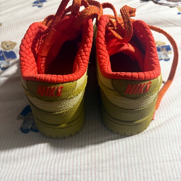 Women Nike Dunk - Picture 3 of 4